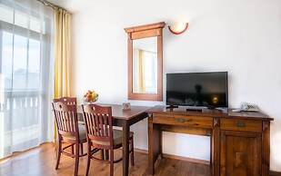 Elegant Lodge Hotel