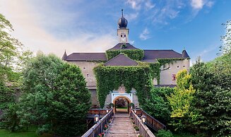 TAUROA Schloss Gabelhofen
