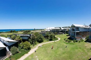 Caves Coastal Bar & Bungalows