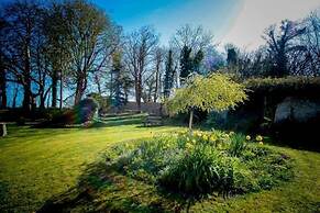Rollestone Manor