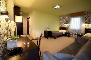 Hotton Hotel