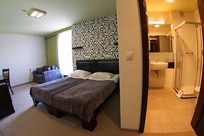 Hotton Hotel