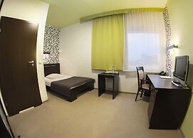 Hotton Hotel