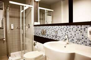 Hotton Hotel