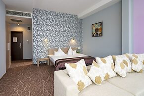 West City Hotel