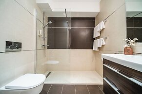 Celenga Apartments with free offsite parking