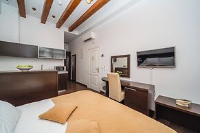 Celenga Apartments with free offsite parking