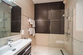 Celenga Apartments with free offsite parking
