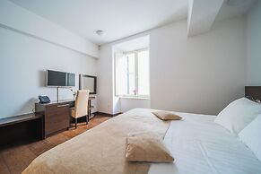 Celenga Apartments with free offsite parking