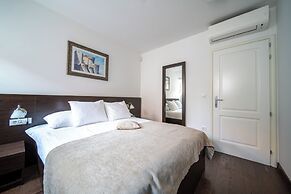 Celenga Apartments with free offsite parking