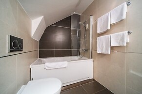 Celenga Apartments with free offsite parking