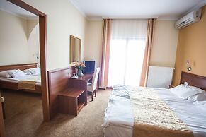 Viktória Hotel