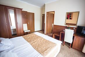Viktória Hotel