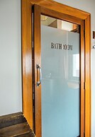 The Cambridge Hotel & Backpackers
