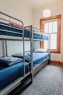 The Cambridge Hotel & Backpackers