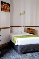 The Cambridge Hotel & Backpackers
