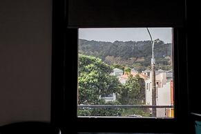 The Cambridge Hotel & Backpackers