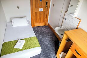 The Cambridge Hotel & Backpackers
