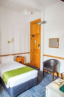 The Cambridge Hotel & Backpackers