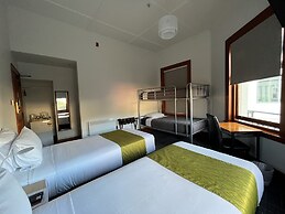 The Cambridge Hotel & Backpackers