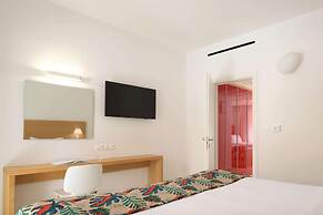High Beach Hotel