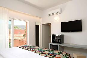 High Beach Hotel