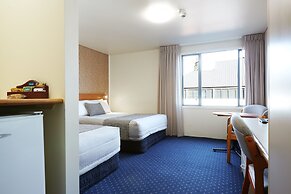 Ventura Inn & Suites Hamilton