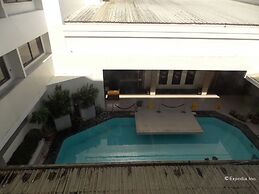 L'Fisher Hotel