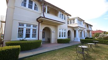 Palais Royale
