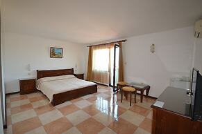 Family Hotel More
