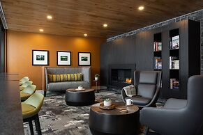 Peaks Hotel & Suites
