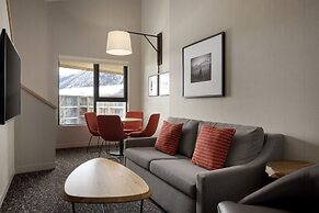 Peaks Hotel & Suites