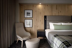 Peaks Hotel & Suites