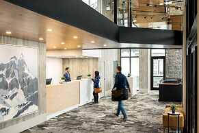 Peaks Hotel & Suites