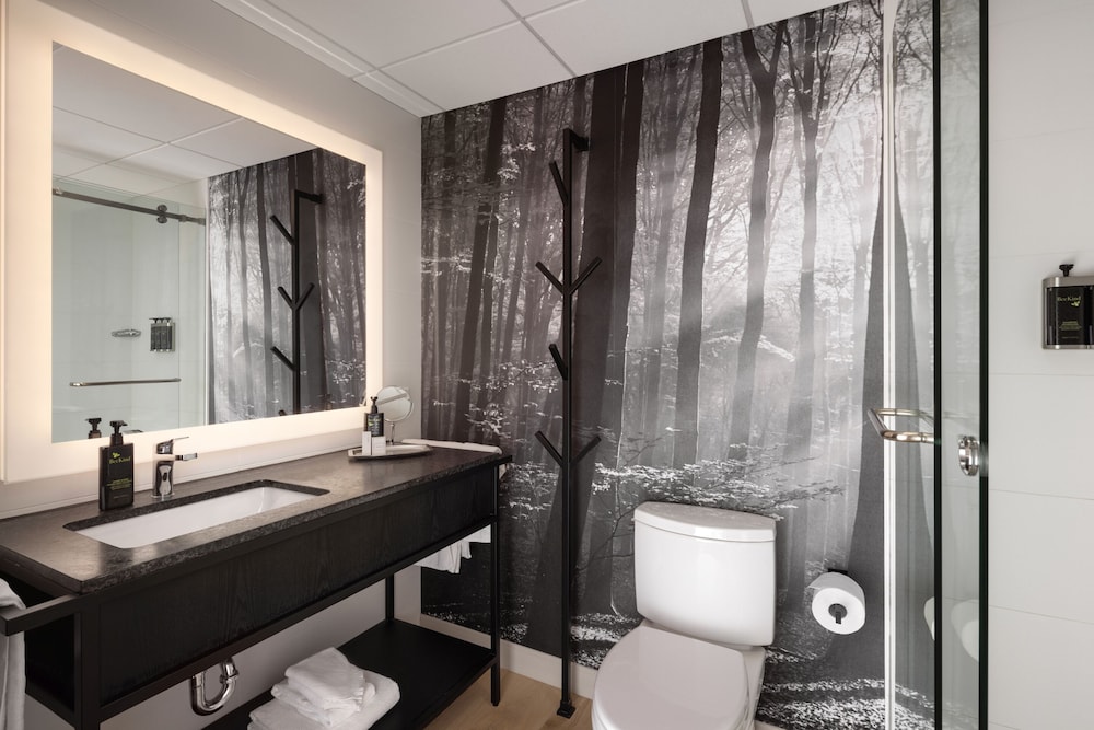 Peaks Hotel & Suites