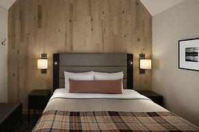 Peaks Hotel & Suites