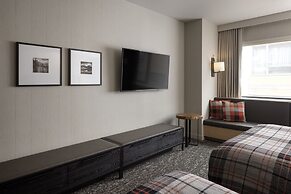 Peaks Hotel & Suites