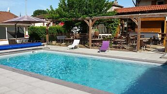 Logis Hôtel Cruzel