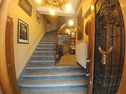 Antique Hostel & Guesthouse