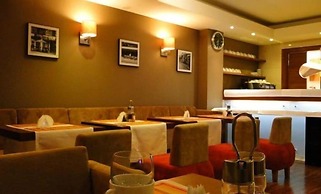 Atrium Hotel