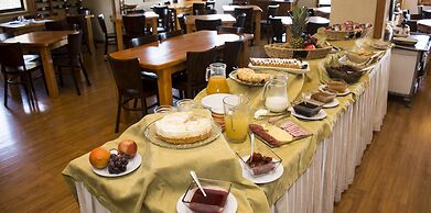 Borde Lago Hotel