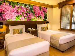 Costabella Tropical Beach Hotel