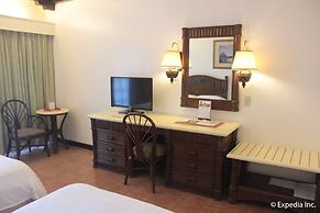 Fort Ilocandia Resort Hotel