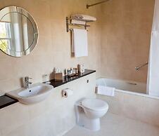 Classic Lodges - Bagden Hall Hotel