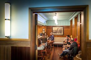 Hotel DeBrett