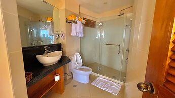 Coco Grove Beach Resort