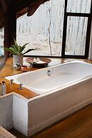 Tshwene Lodge