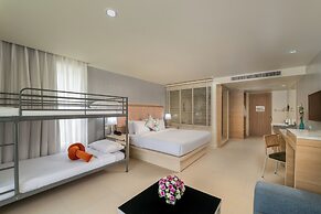 The Briza Beach Resort Khaolak