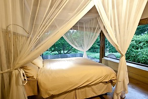 Rhino River Lodge