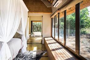 Rhino River Lodge